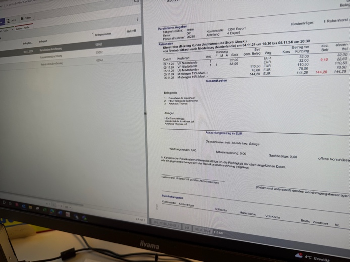 Ein Bild, das Text, Computermonitor, Im Haus, Display enthält.
Automatisch generierte Beschreibung